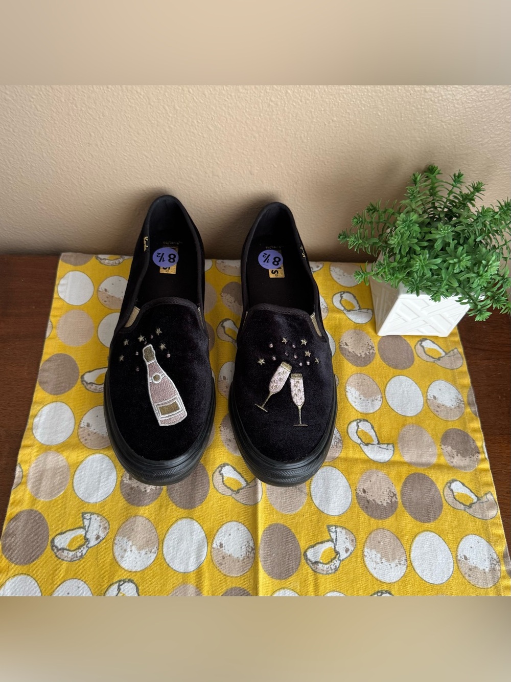 KEDS x Kate Spade black velvet popping bottle champagne slides size 8.5